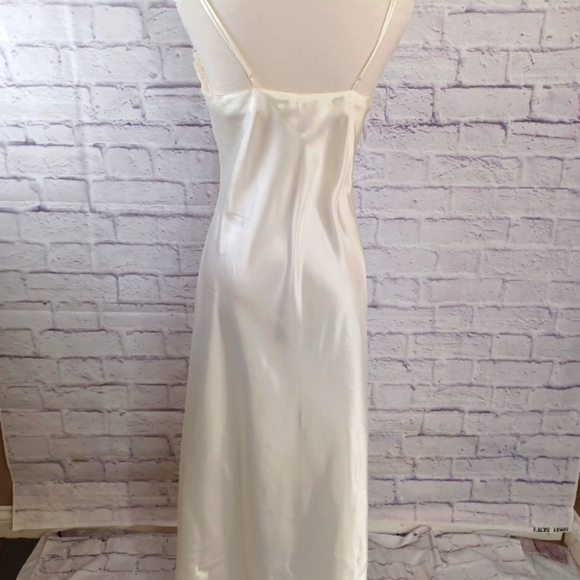 Vintage Signature Expressions Ivory Satin Lace Trim Nightgown Size‎ M Pre-Owned - Picture 3 of 15